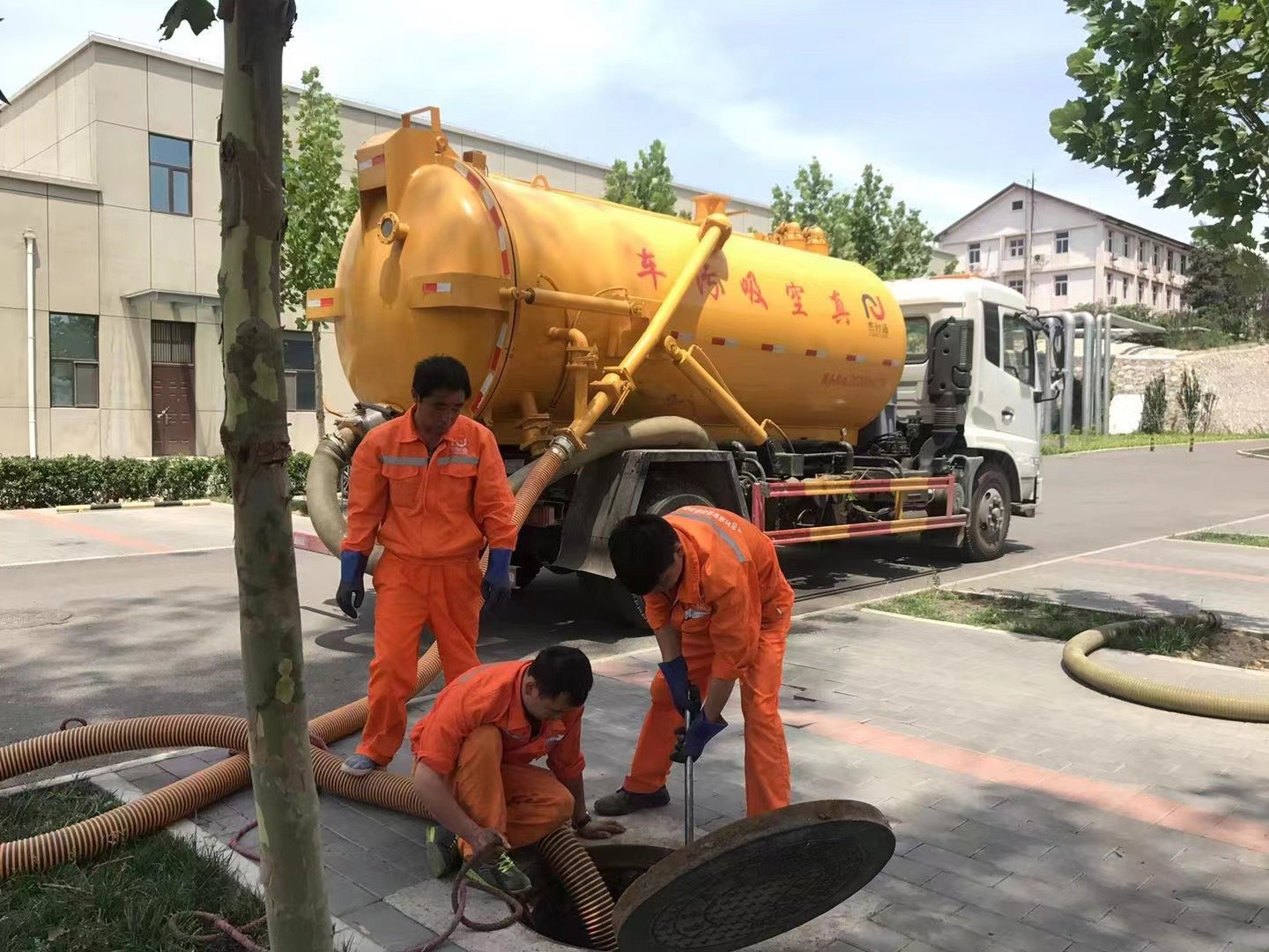 乌当化粪池清理与5-8吨吸粪车施工效率分析